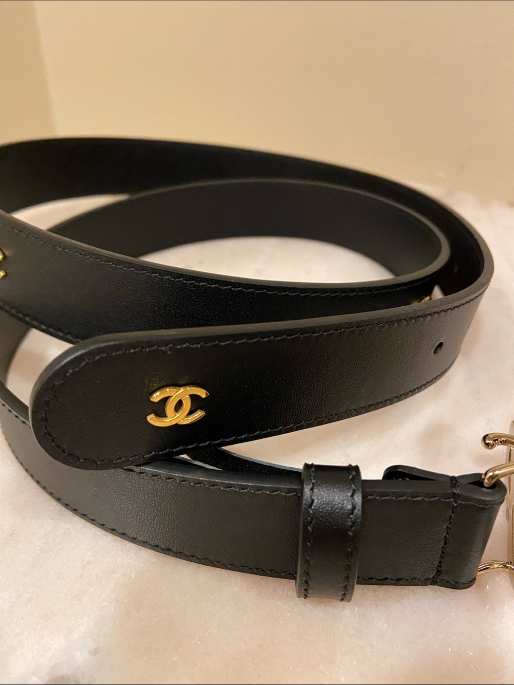 CHANEL Black Leather Belt with Gold Interlocking CC Buckle Size 105 - Picture 6 of 13
